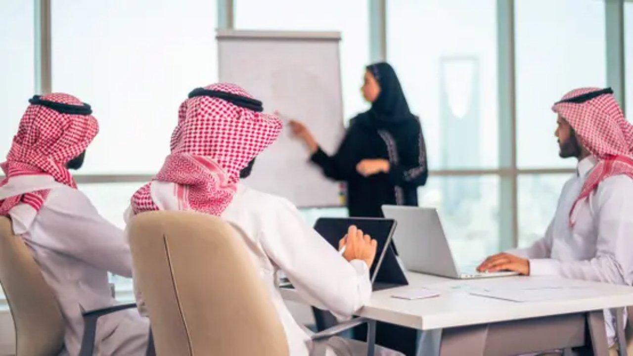 الأشخاص الذين يطبق عليهم نظام العمل السعودي