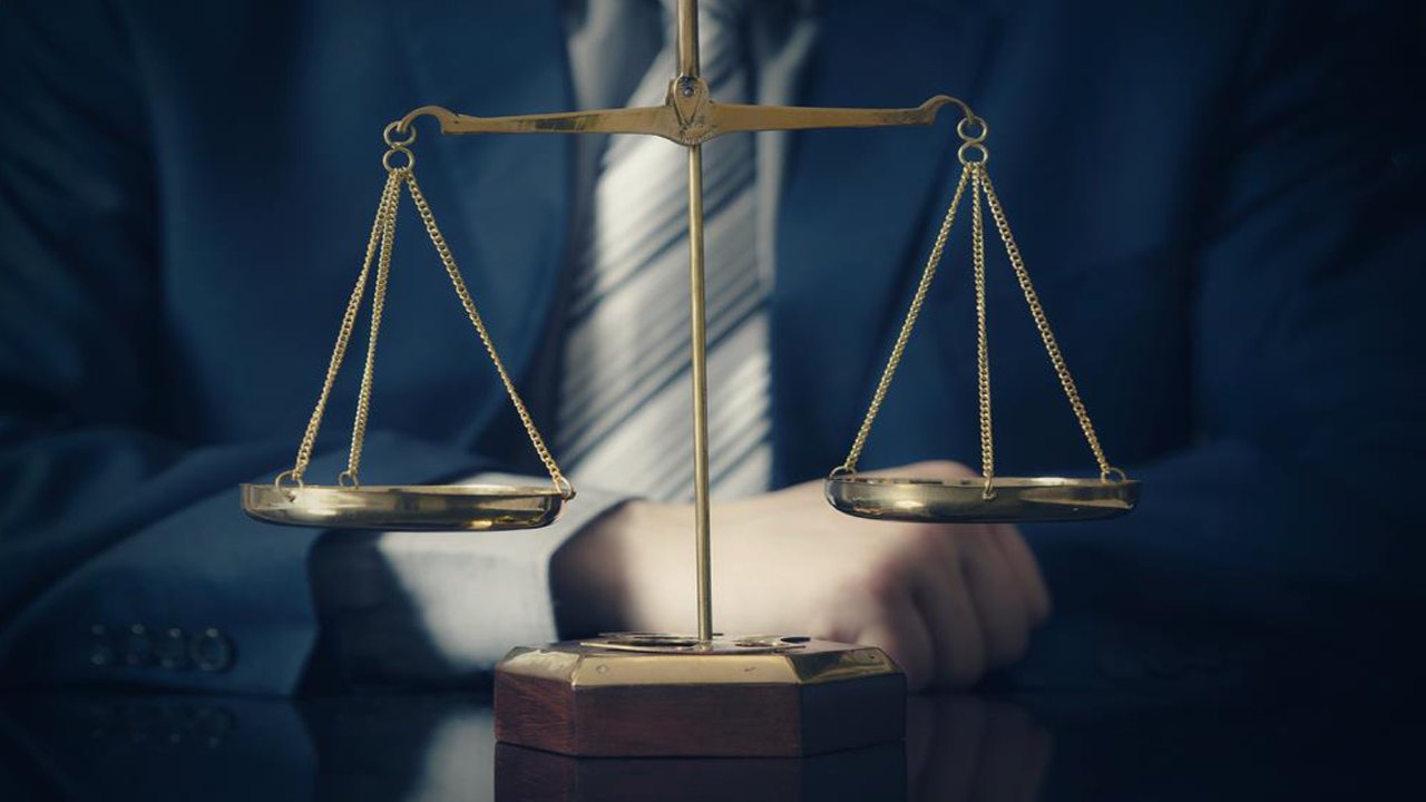 التعاقد مع مكتب المحاماة المناسب