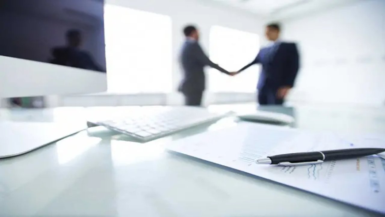 ما الفرق بين المؤسسة الفردية والشركة في المملكة؟